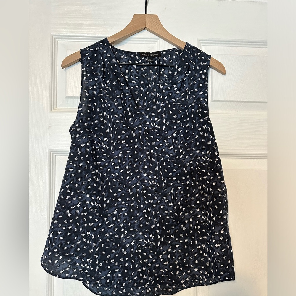 Banana Republic V Neck Leopard Print Sleeveless Blouse